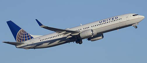 United Boeing 737-924 N32404, Phoenix Sky Harbor, December 23, 2013
